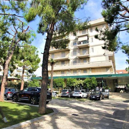 Hotel Pineta Сан-Бенедетто-дель-Тронто Экстерьер фото