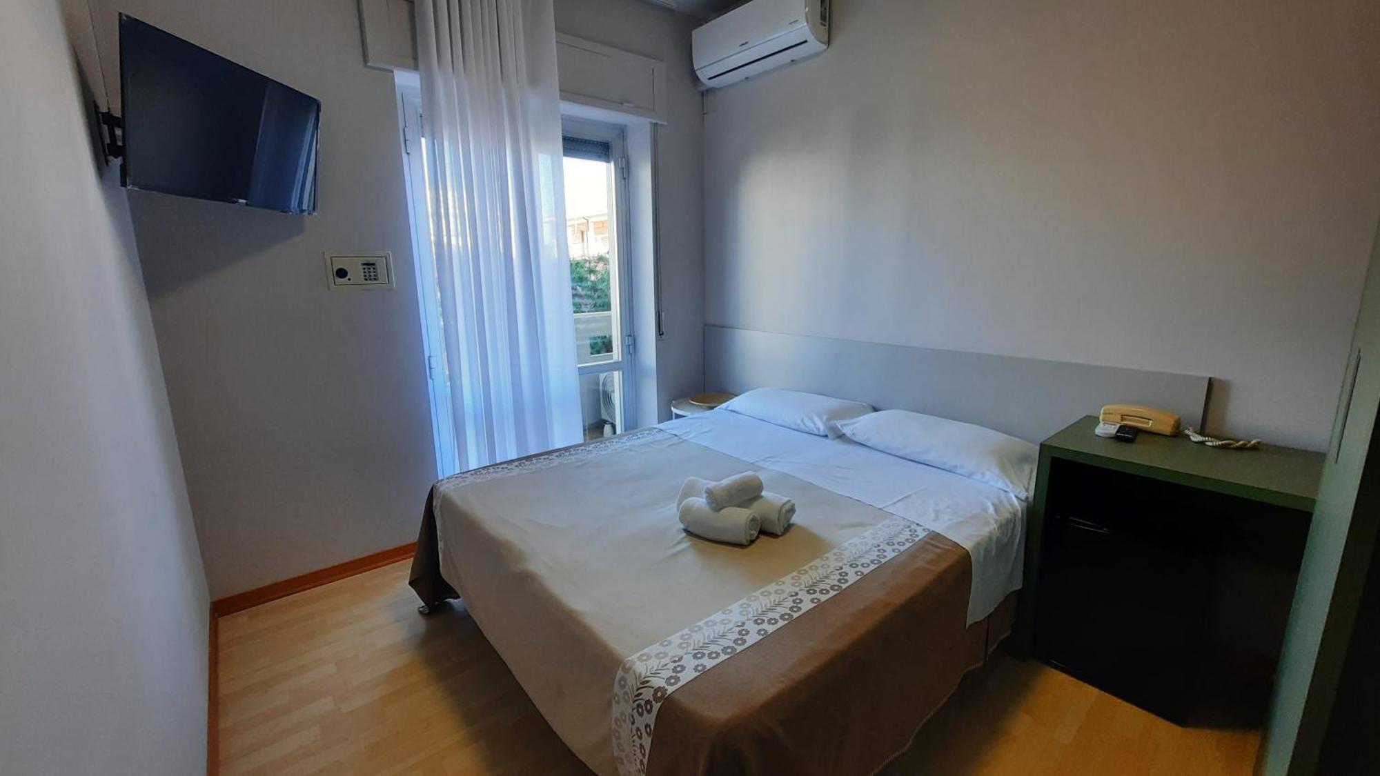 Hotel Pineta Сан-Бенедетто-дель-Тронто Экстерьер фото