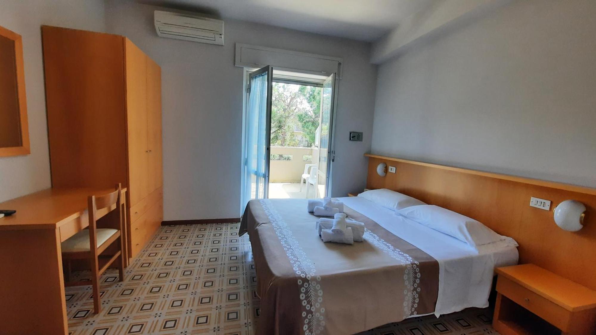 Hotel Pineta Сан-Бенедетто-дель-Тронто Экстерьер фото