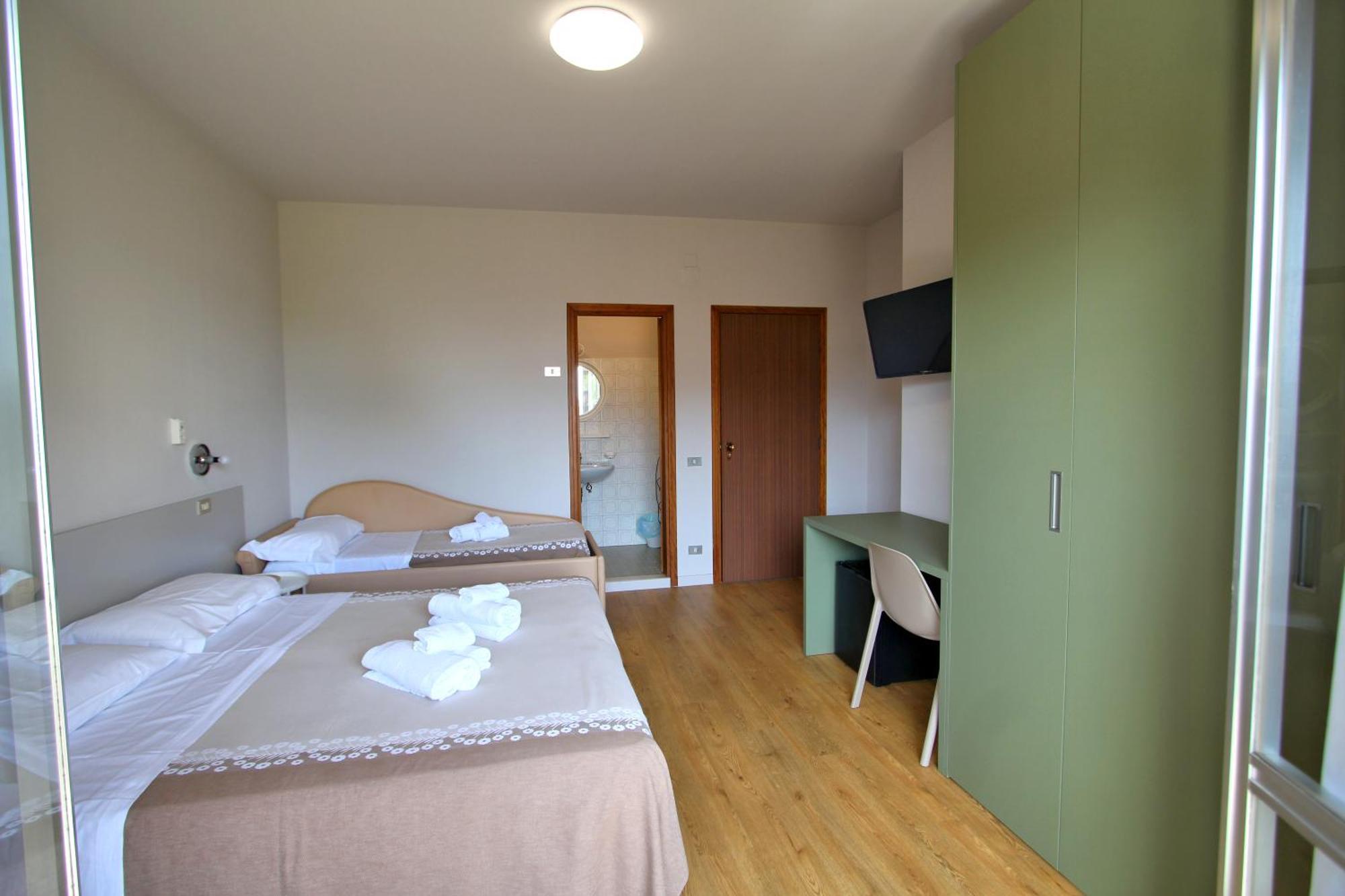 Hotel Pineta Сан-Бенедетто-дель-Тронто Экстерьер фото