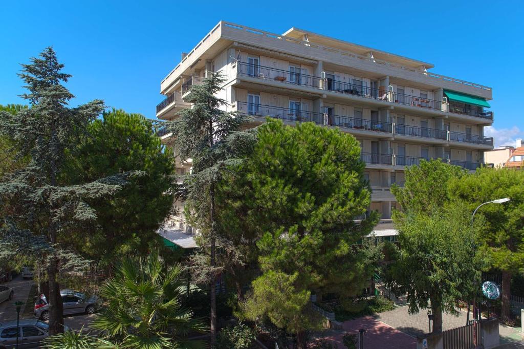 Hotel Pineta Сан-Бенедетто-дель-Тронто Экстерьер фото